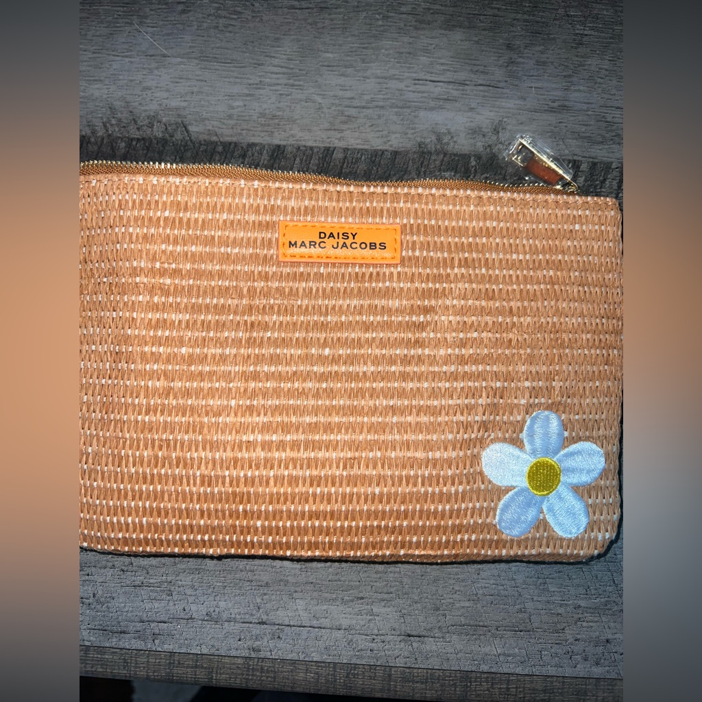 Marc Jacobs Daisy Wallet